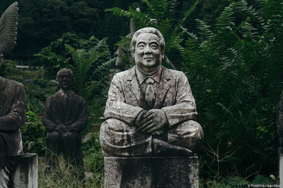 statues park