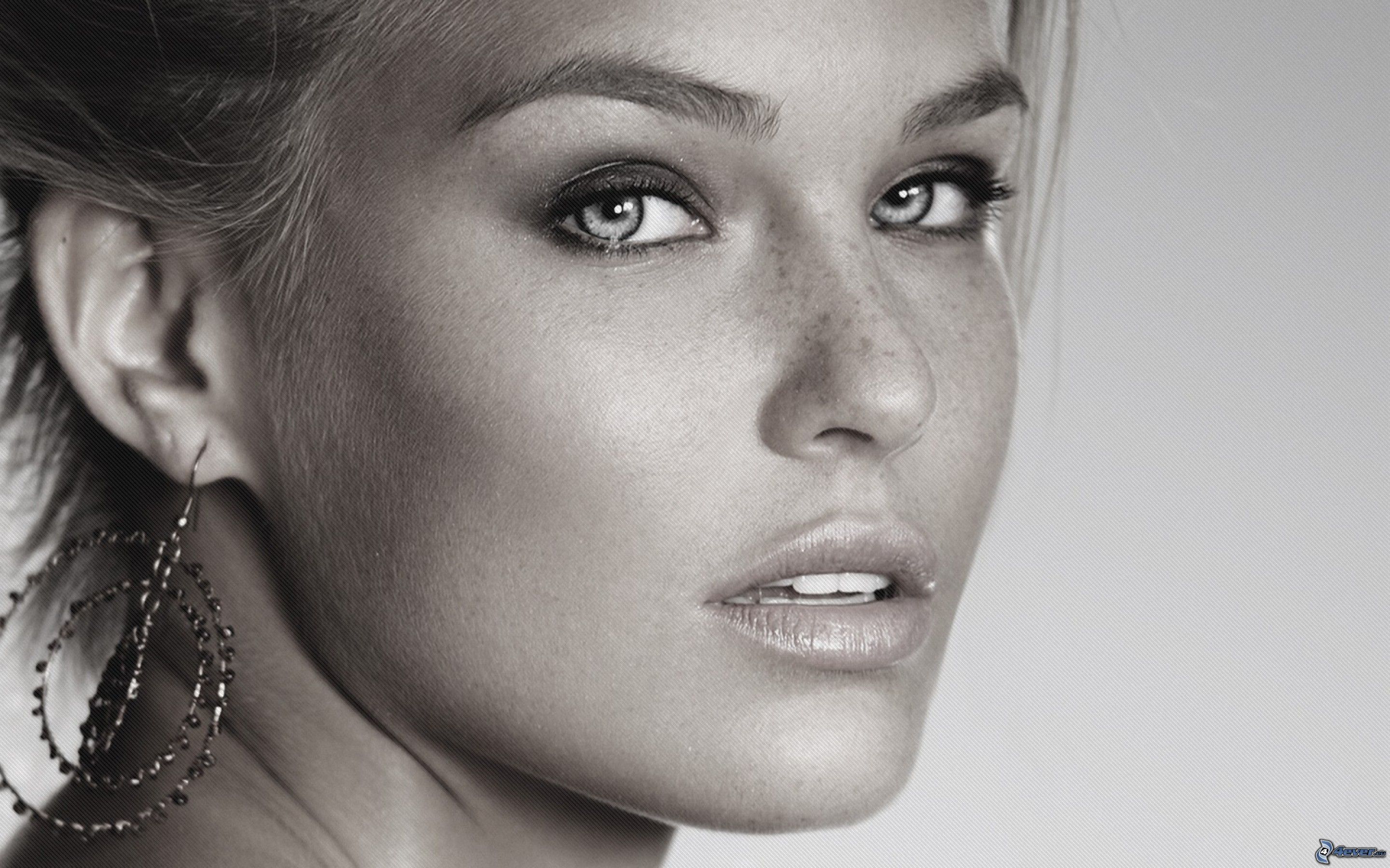 bar-refaeli
