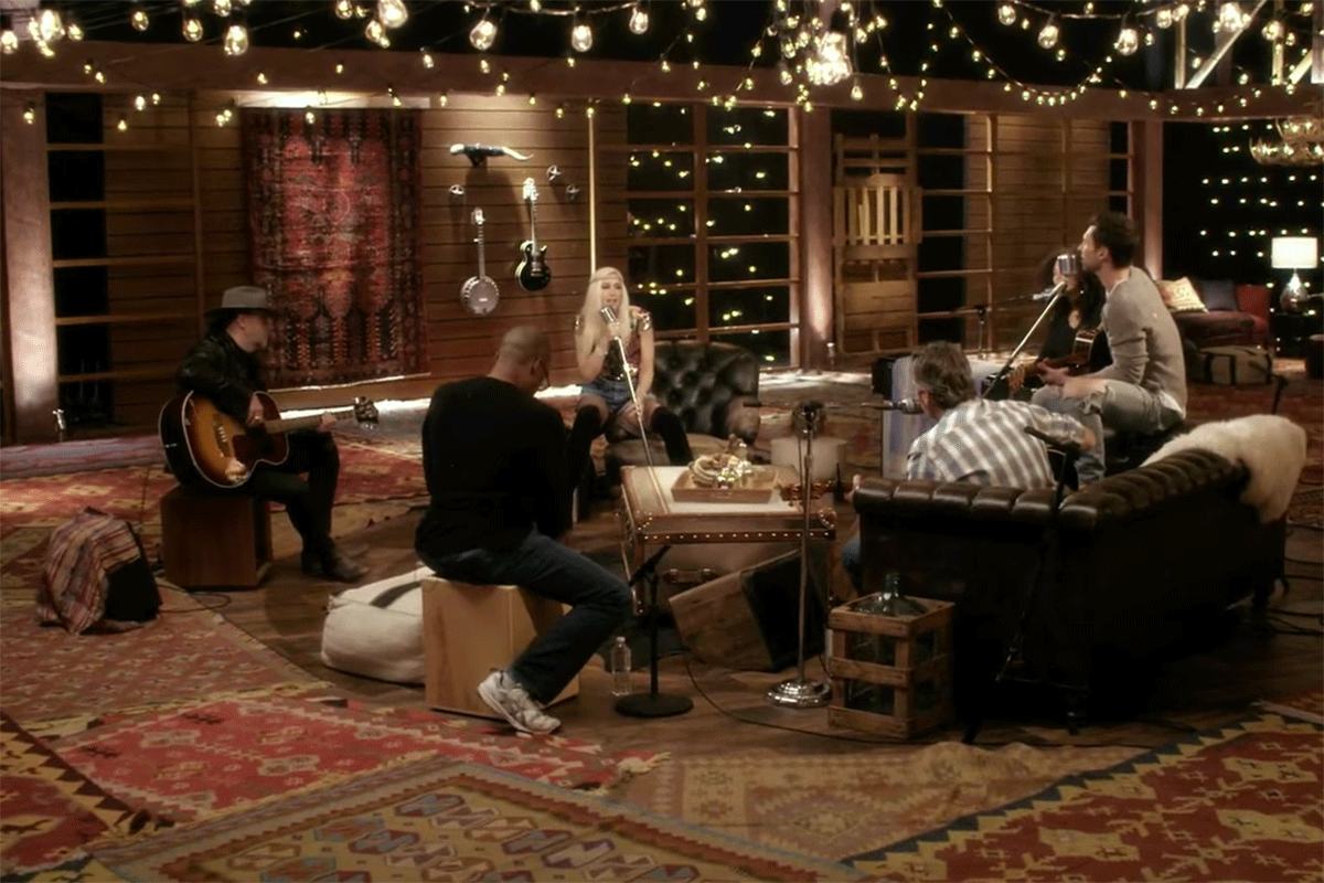 The Voice Coaches Cover 'Waterfalls"