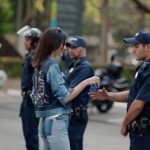 Kendall handling the Pepsi with the cop and showing us how to solve conflicts.