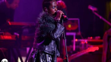 Lauryn Hill performing onstage at Fillmore Miami Beach