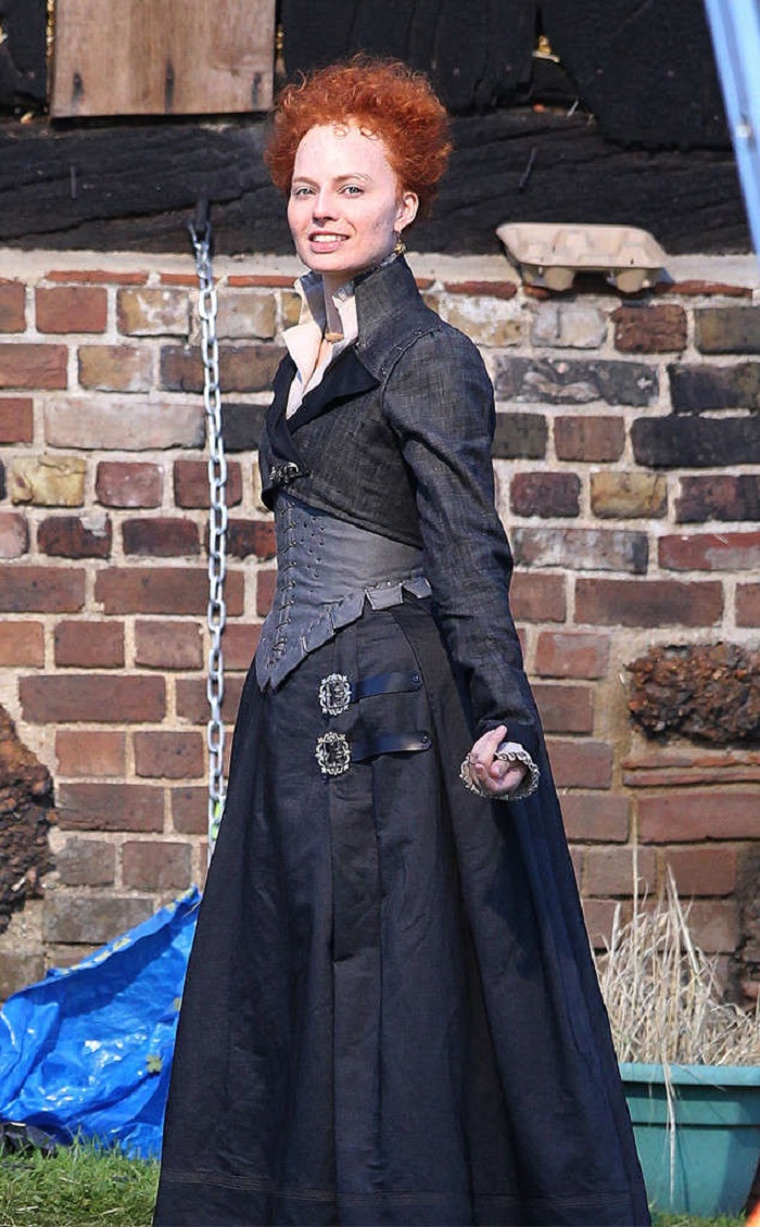 Margot Robbie Queen Elizabeth