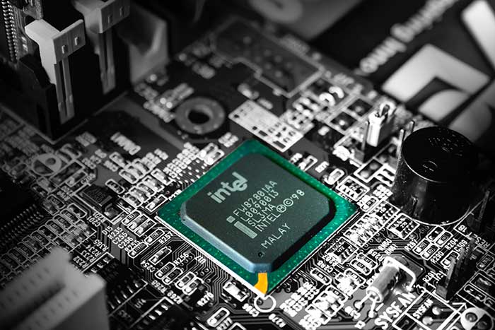 Intel Computers Made Within the Last 5 Years Have an Unfixable Flaw That Hackers Can Exploit