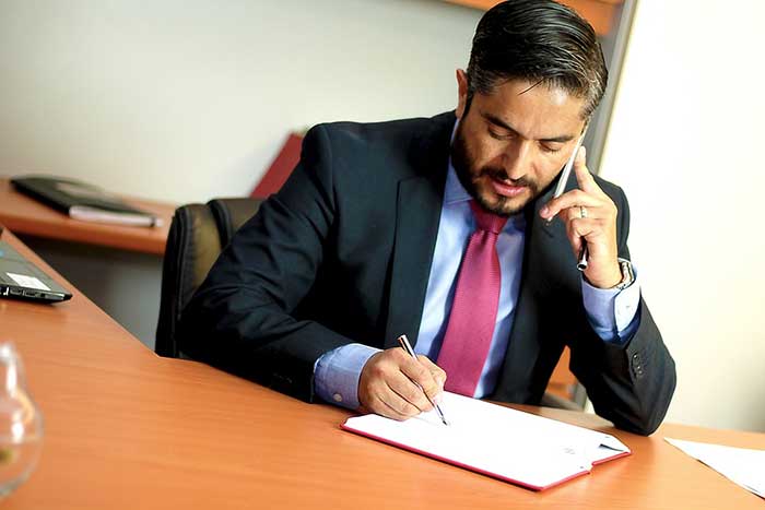 Need to Hire an Injury Lawyer? Here are the Qualities to Look For