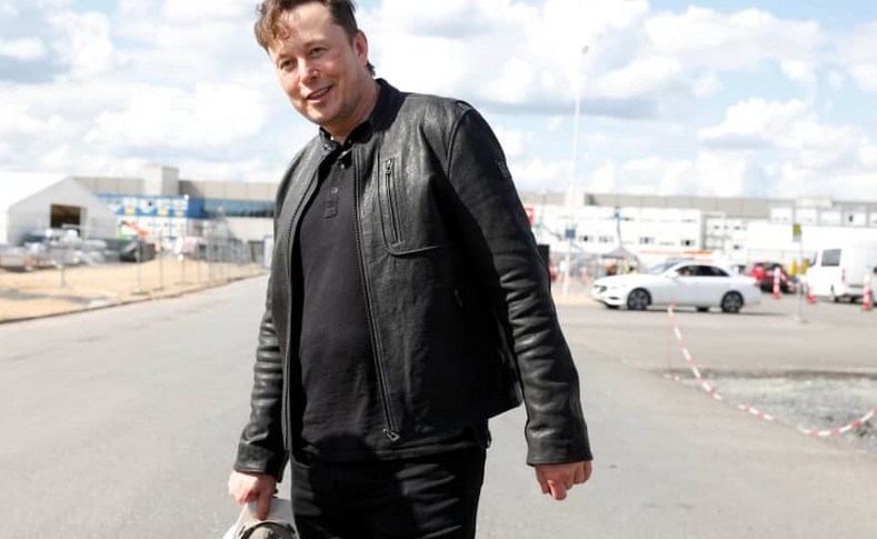 Elon Musk Emails Employees to Enjoy Music While Working; and to Obey Him or Leave