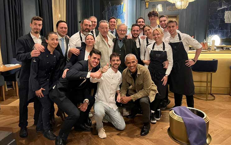 Barack Obama, Steven Spielberg & Bruce Springsteen in a Barcelona Restaurant